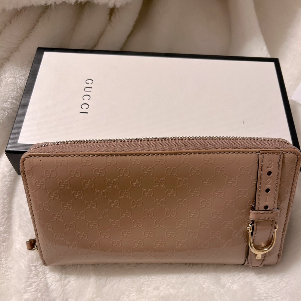 Authentic GUCCI Microguccissima Zip Around Wallet